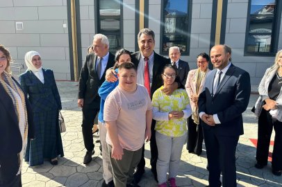 YILMAZ, ÖZEL EĞİTİM KAMPÜSÜNDE ÖĞRENCİLERLE BULUŞTU