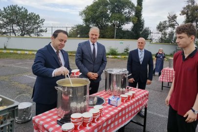 Zonguldak'ta öğrencilere Cumhuriyet çorbası dağıtıldı!