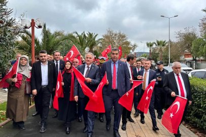 CUMHURİYET YÜRÜYÜŞÜNE BİNLERCE VATANDAŞ KATILDI