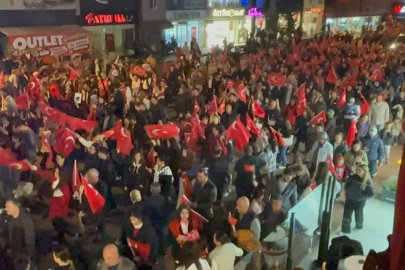 EREĞLİ'DE BİNLERCE İNSAN CUMHURİYET İÇİN YÜRÜDÜ