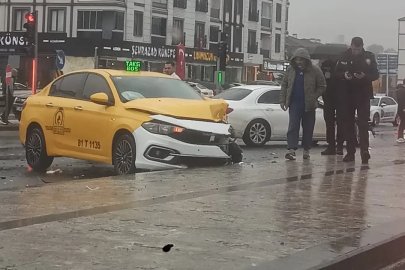 TİCARİ TAKSİ KAZA YAPTI!